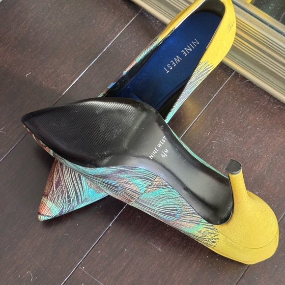 Peacock print heels - Picture 4 of 6